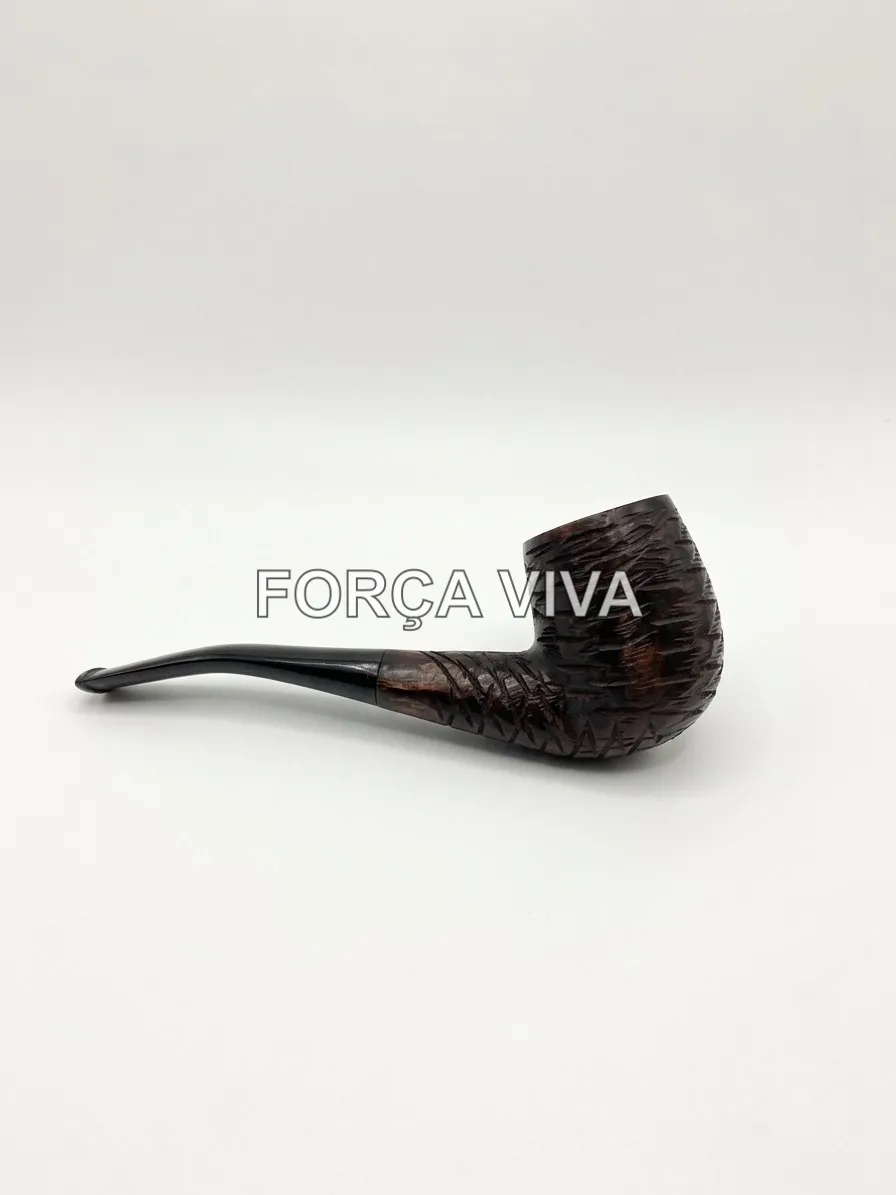 Cachimbo de Madeira Escura Entalhado com Piteira | Força Viva